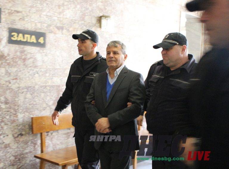 Горещи новини | С три полицейски коли ескортираха Георги Вълев в съда във Велико Търново