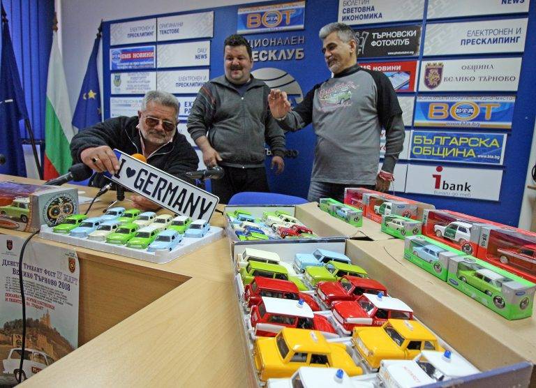 Горещи новини | Бащата на Преслава идва на  трабантфеста с 55-годишен трабант
