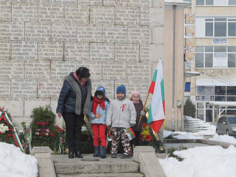 Горещи новини | 140 години от Освобождението честваха лясковчани