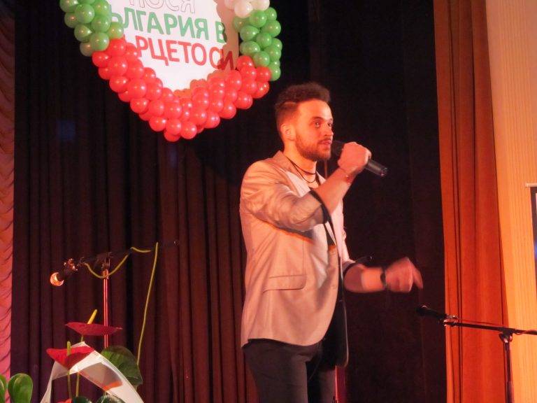 Горещи новини | Най-голямото лясковско училище отпразнува патронния си празник