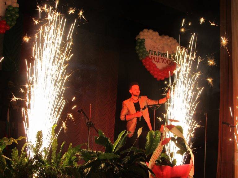 Най-голямото лясковско училище отпразнува патронния си празник