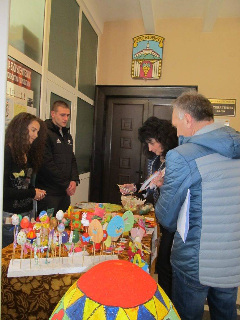 Лазарки пяха и благославяха в Община Лясковец