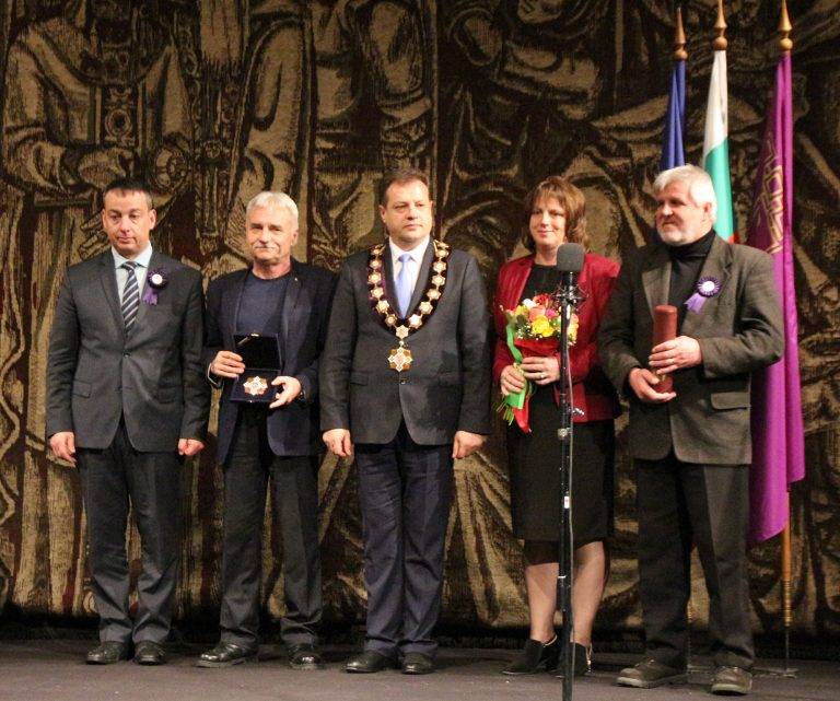 Горещи новини | Проф. Пламен Павлов стана почетен  гражданин на старата столица