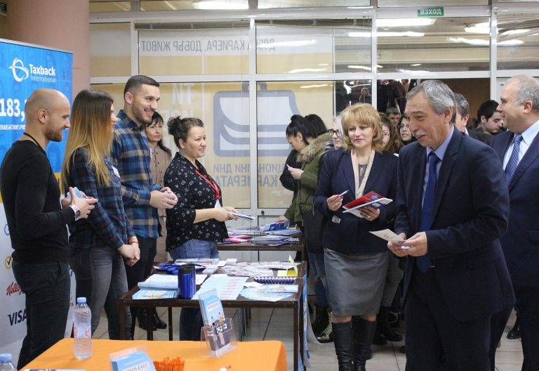 Над 22 компании предложиха работа на студентите на кариерен форум във ВТУ