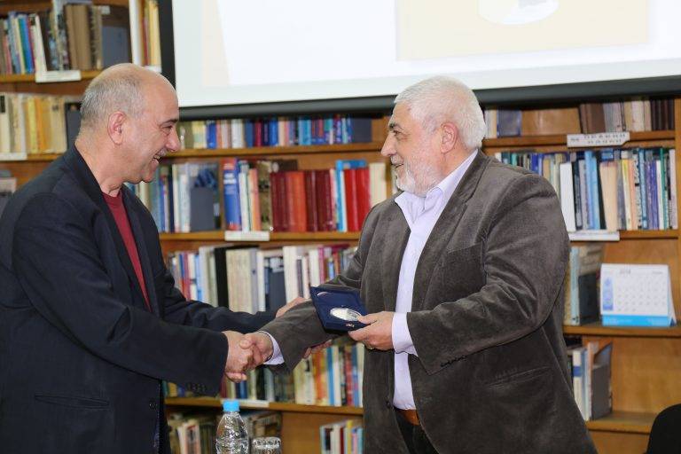 Горещи новини | Народното събрание  отличи акад. Иван Радев