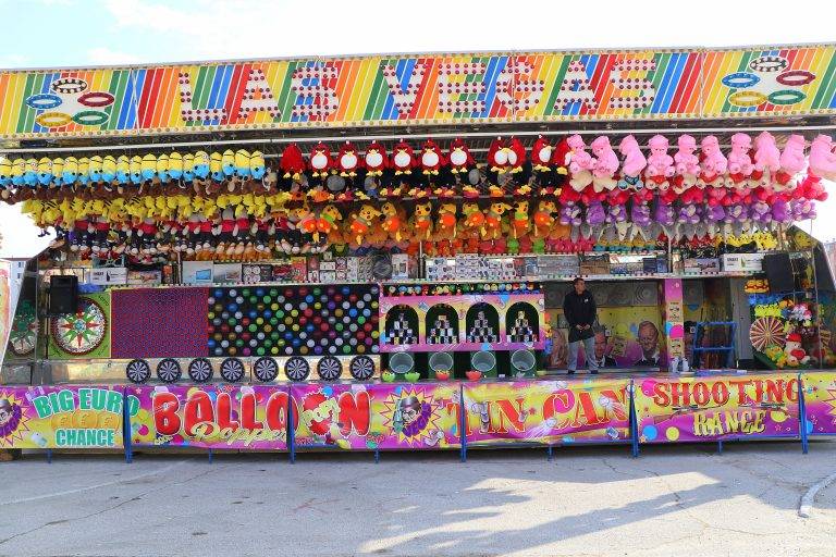 Лунапаркът на „Качица“ вече работи, 65 атракционни съоръжения ще радват малки и големи