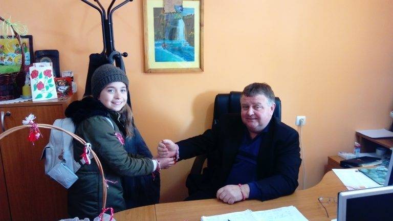 Потребителите на Центъра за лица с деменция в село Овча могила зарадваха персонала със собственоръчно изработени мартеници