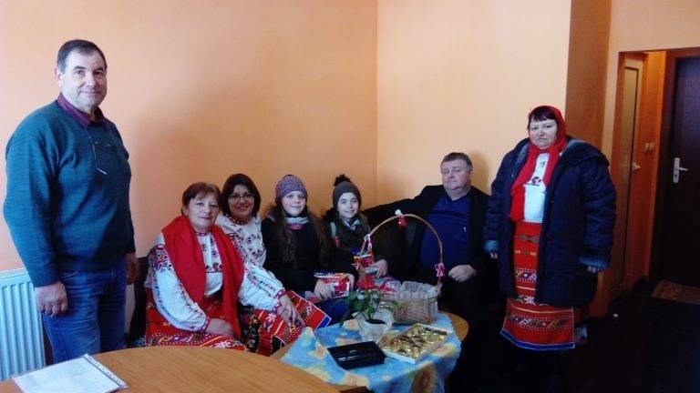 Потребителите на Центъра за лица с деменция в село Овча могила зарадваха персонала със собственоръчно изработени мартеници