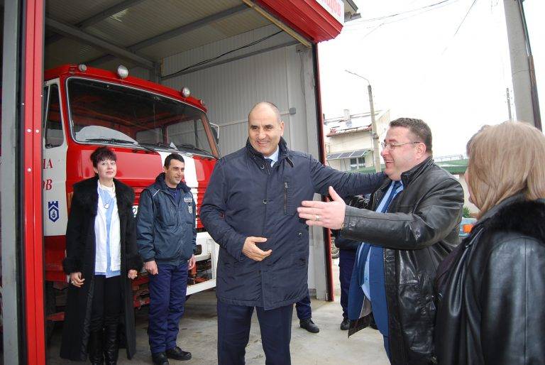 Горещи новини | Цветан Цветанов в с. Овча могила:  ГЕРБ винаги подкрепя инициативите на местната власт и кметовете