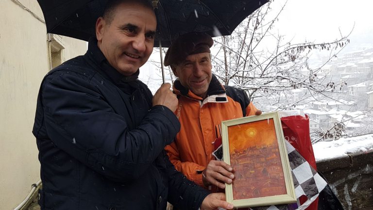 Горещи новини | За празника на града великотърновски художник изненада Цветан Цветанов със своя картина