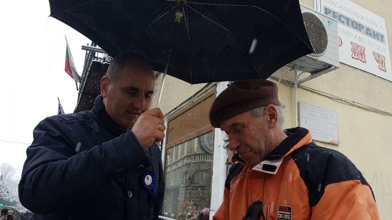 За празника на града великотърновски художник изненада Цветан Цветанов със своя картина