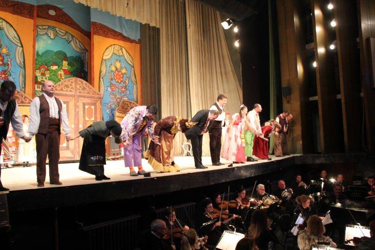 Горещи новини | Над 650 дами се насладиха на спектакъла, подарък от евродепутата от ГЕРБ/ЕНП Ева Майдел