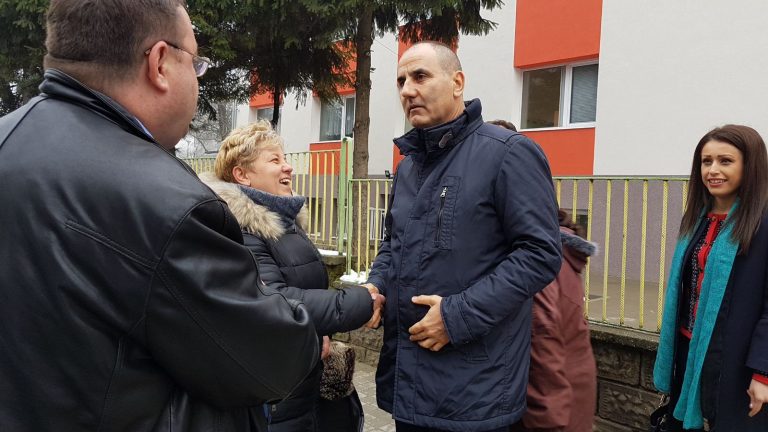 Горещи новини | Цветан Цветанов участва в откриването на ремонтираната детска градина „Радост“ в Свищов