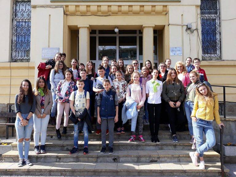 Горещи новини | В гимназия по туризъм се учат на чистота и култура на родния език