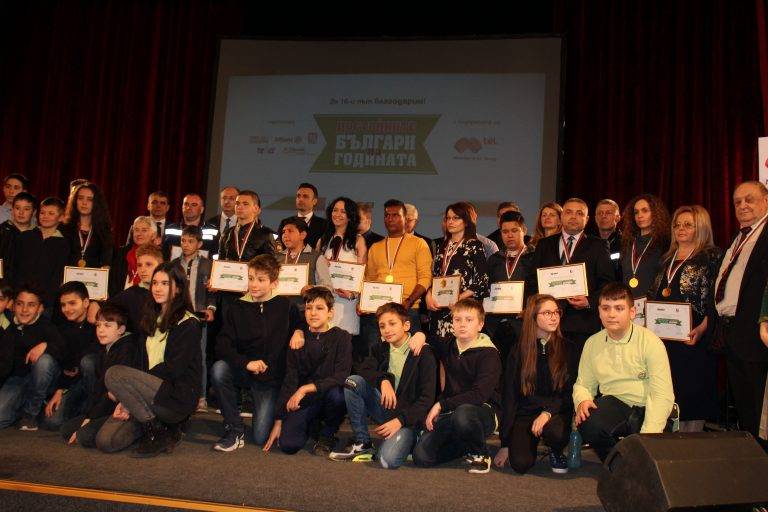 Ст. комисар Димитър Машов, двама лекари и трима  доброволци получиха приза “Достойните българи”