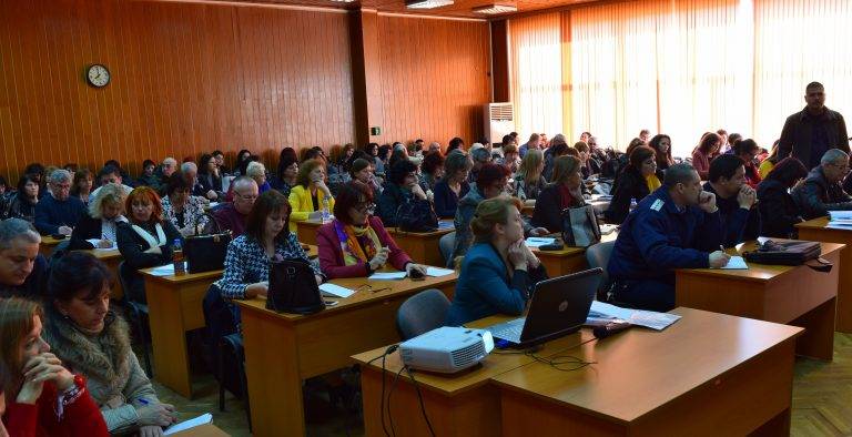 Проверяват защо 294 деца и ученици  от областта не ходят на училище