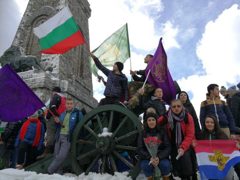 Горещи новини | От читателската поща: На окупирания връх за „Избраните“