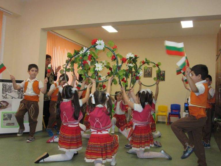 С празничен спектакъл децата от група “Звездички” на ДГ „Елена Грънчарова“ посрещат 3 март