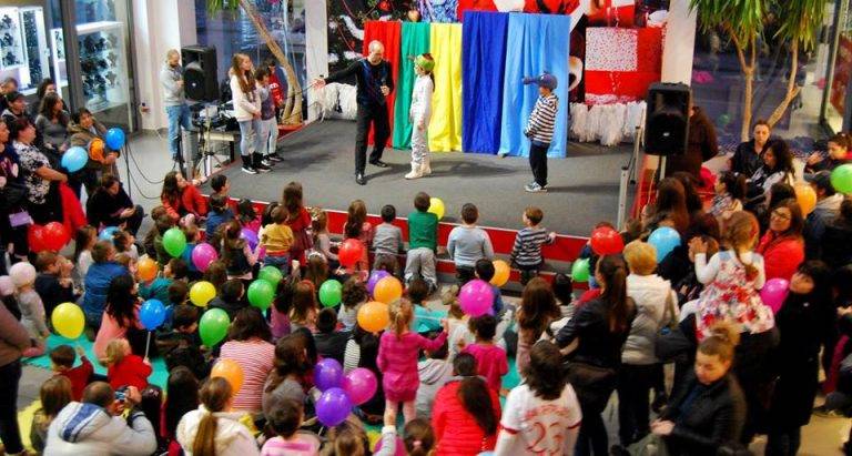 Горещи новини | Театър “Весел” празнува 20-ия си рожден  ден със специален спектакъл в събота