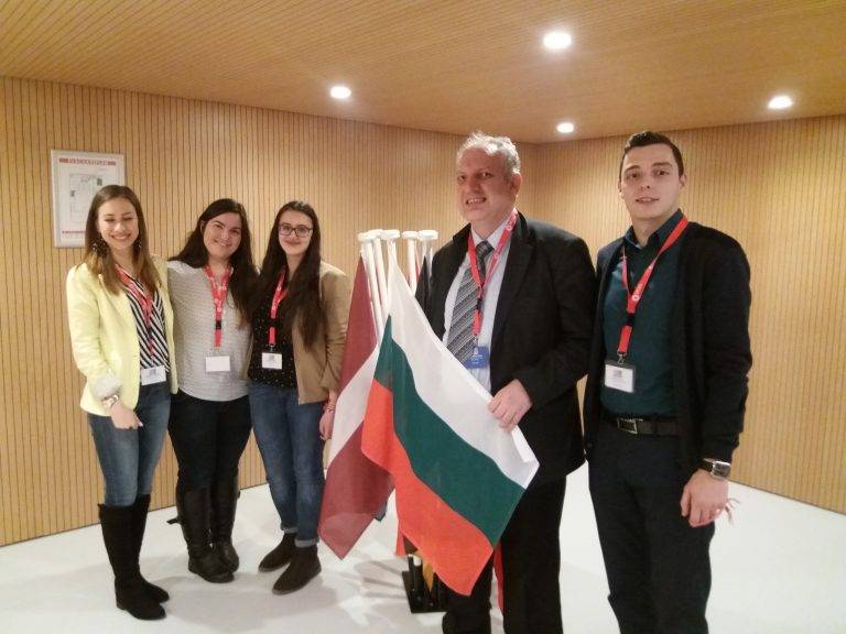 Горещи новини | Млади юристи от ВТУ се представиха в  Международната правна седмица в Белгия