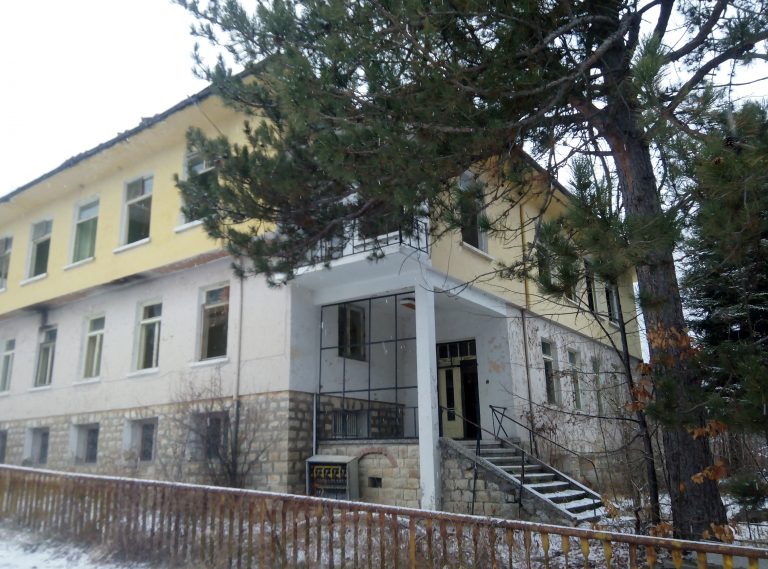 Горещи новини | За 40 000 лв. продадоха на търг  училище в Еленския балкан