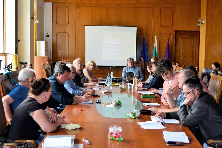 Горещи новини | Деца пишат проекти за възраждане на  българските традиции и спорт в селата