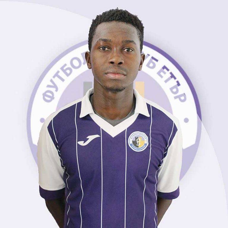 Халфът на “Етър” Аласана Мане: “Тренирах три пъти с първия тим на “Барса”, мечтата ми е да пробия и стигна върха”