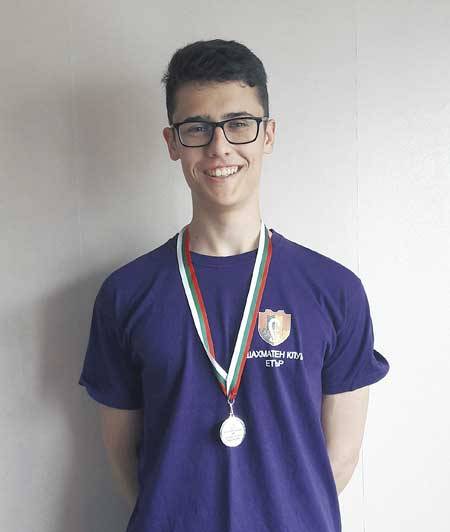 Спорт | Емил Стефанов с две титли и сребро от държавните първенства до 20 години