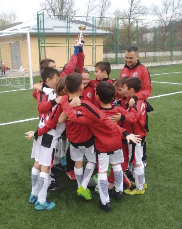 Спорт | 10-годишните локомотивци с първа купа