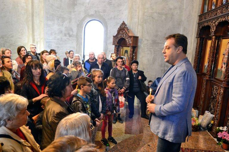 Над 600 великотърновци се събраха  в храма „Възкресение Христово”