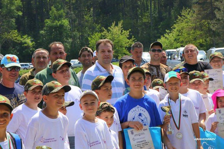 Десетки деца зарибиха р. Янтра след риболовен турнир