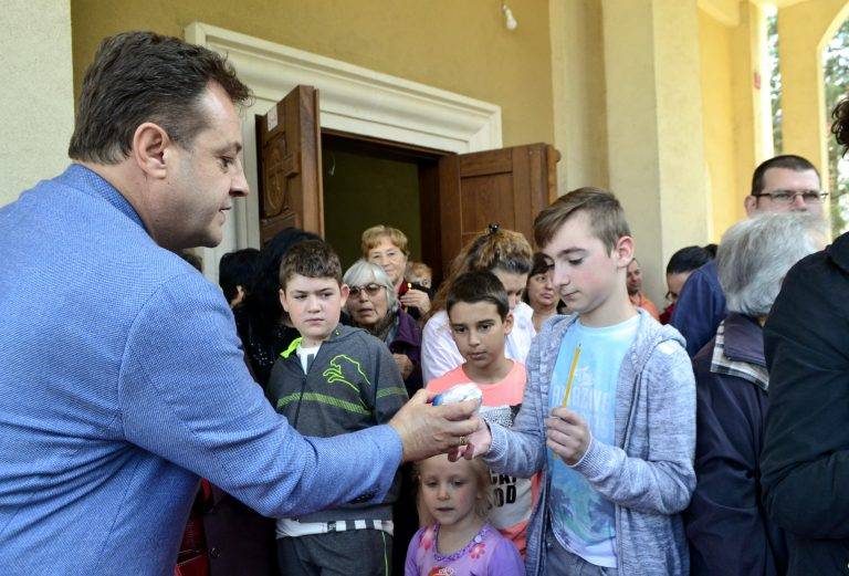 Над 600 великотърновци се събраха  в храма „Възкресение Христово”