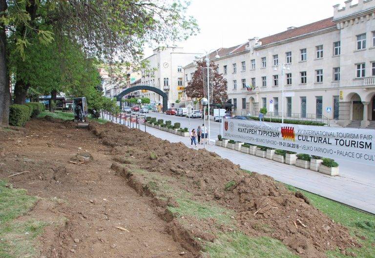 Горещи новини | Червейче създаде работа  на Община Велико Търново