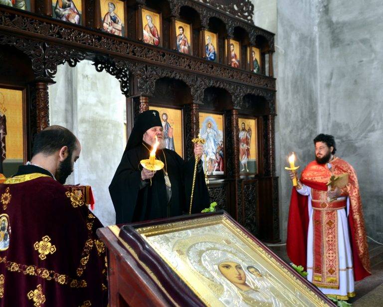 Над 600 великотърновци се събраха  в храма „Възкресение Христово”