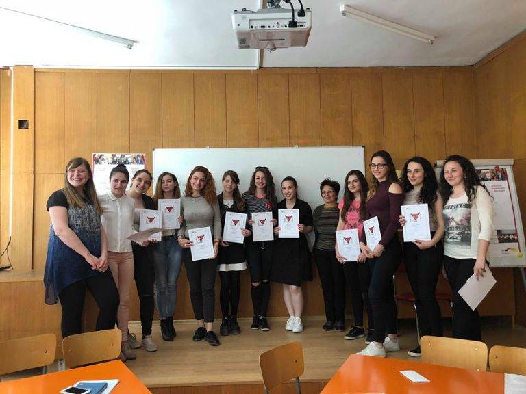 Горещи новини | Ученици от Езикова гимназия отиват на финала на “Лезефюксе интернационал“