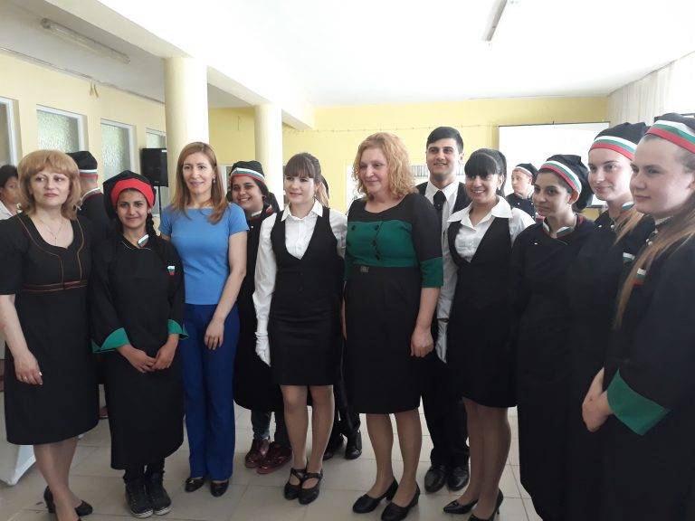 Горещи новини | Министър Ангелкова се срещна с бъдещи кадри по туризъм в Свищов