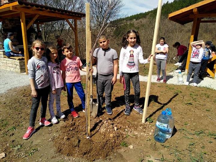 Доброволци събраха 30 чувала с отпадъци на Ксилифор