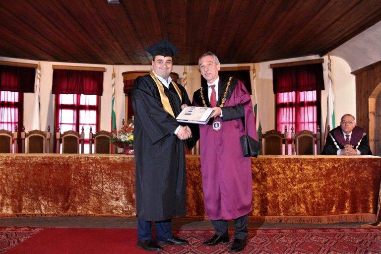 101 абсолвенти по право от ВТУ получиха дипломи