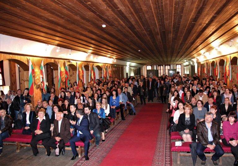 101 абсолвенти по право от ВТУ получиха дипломи