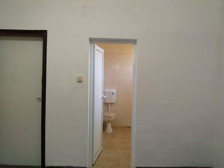 Изцяло са обновени съблекалня и санитарен възел на стадиона в Дебелец