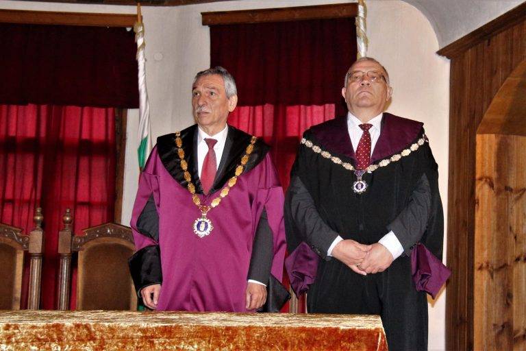 101 абсолвенти по право от ВТУ получиха дипломи