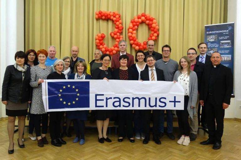 Култура | Екип от СУ “Емилиян Станев” гостува в  Словения по проекта “Евроастрономия”