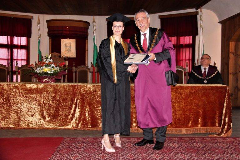 101 абсолвенти по право от ВТУ получиха дипломи