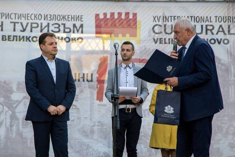 Кметът Даниел Панов получи наградата „Златен век“