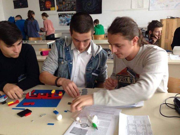 Екип от СУ “Емилиян Станев” гостува в Словения по проекта “Евроастрономия”