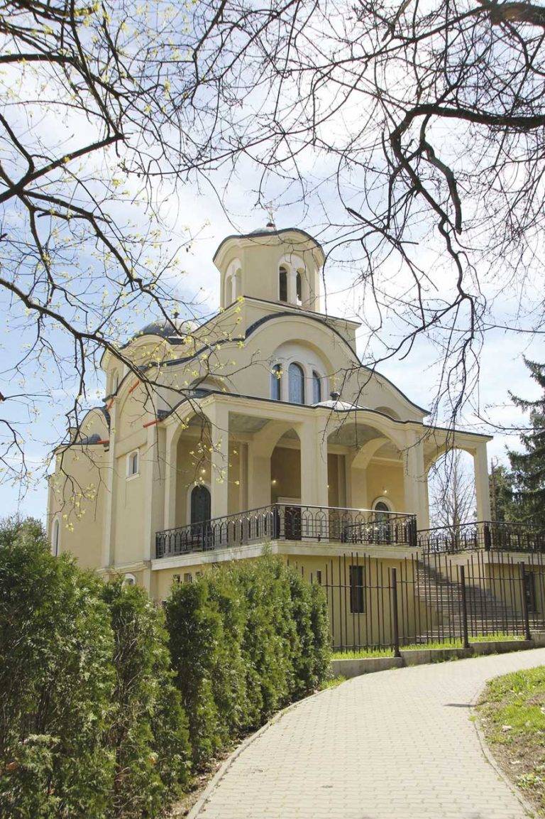 Общество | Хлапета вандалстват в търновска църква