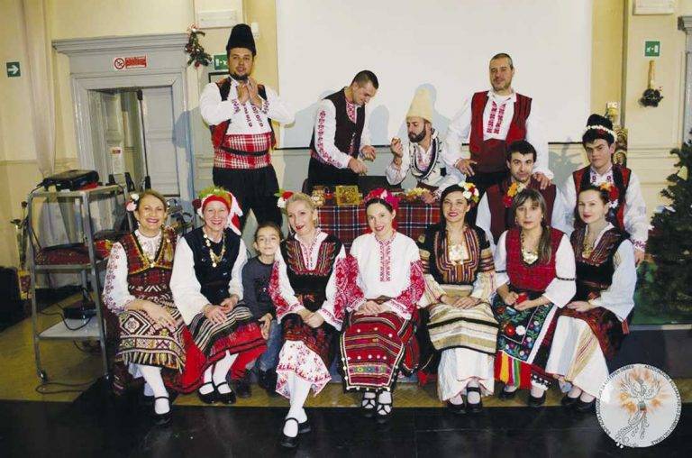Търновката Евгения Цанева и формация “Ритмика” популяризират българския фолклор в Милано