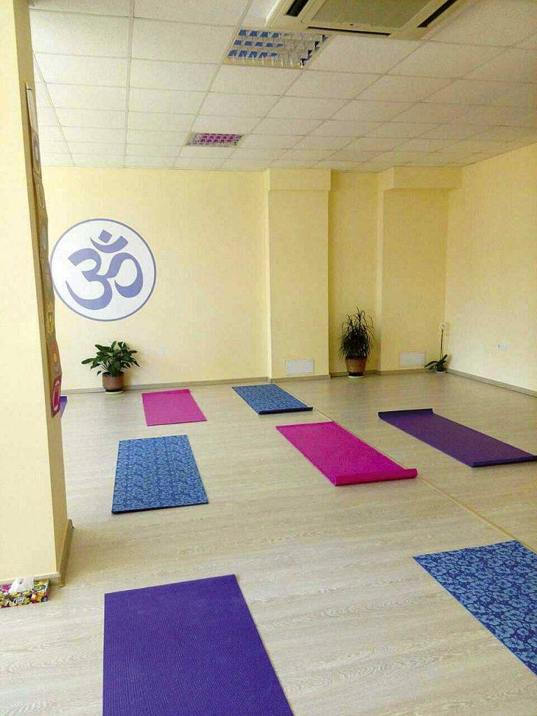 Индийски професор по йога  гостува в клуб “Здраве, здравей”