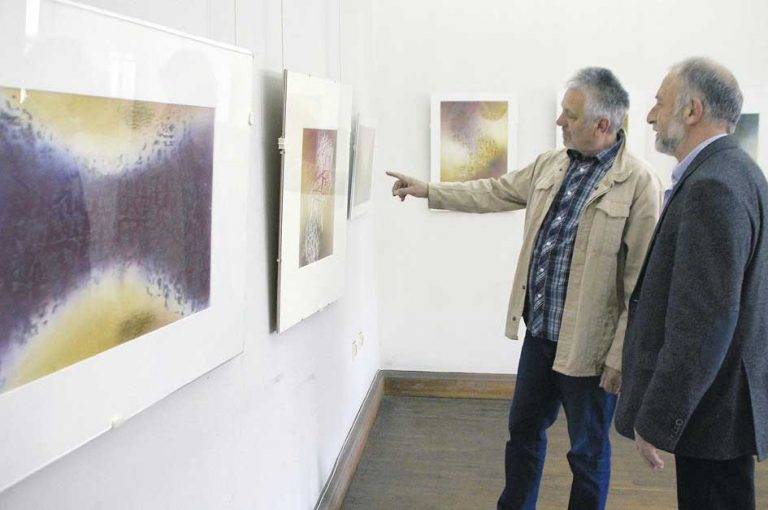 Общество | Антония Дуенде показва върху платно тайните послания на глаголицата