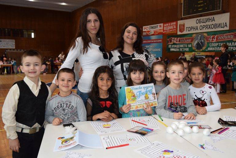 Близо 160 деца от детските градини твориха и се забавляваха във Великденска работилница